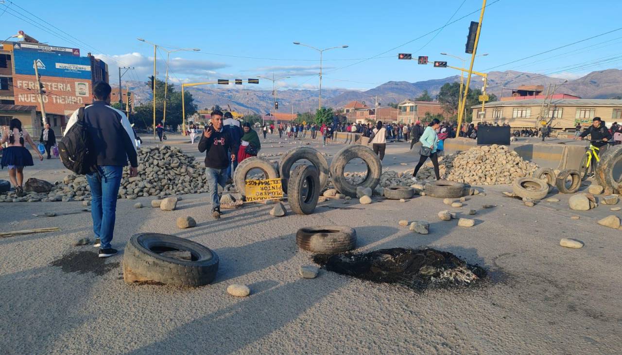 La semana arranca con más de 20 puntos de bloqueo en el país; suman 15 días de movilizaciones