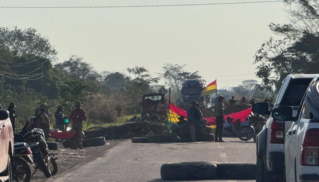 Bloqueo en Beni desafía el Estado de excepción: arroceros esperan una comisión del Gobierno para dialogar