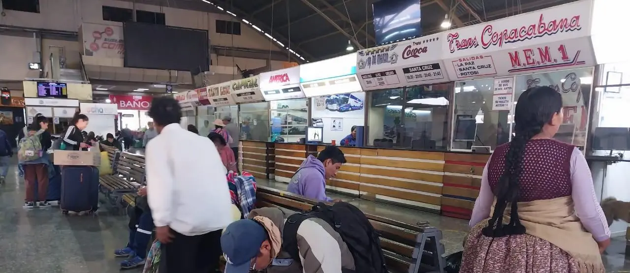 Regularizan salidas hacia el occidente desde la Terminal de Cochabamba y se aguarda confirmación para el oriente