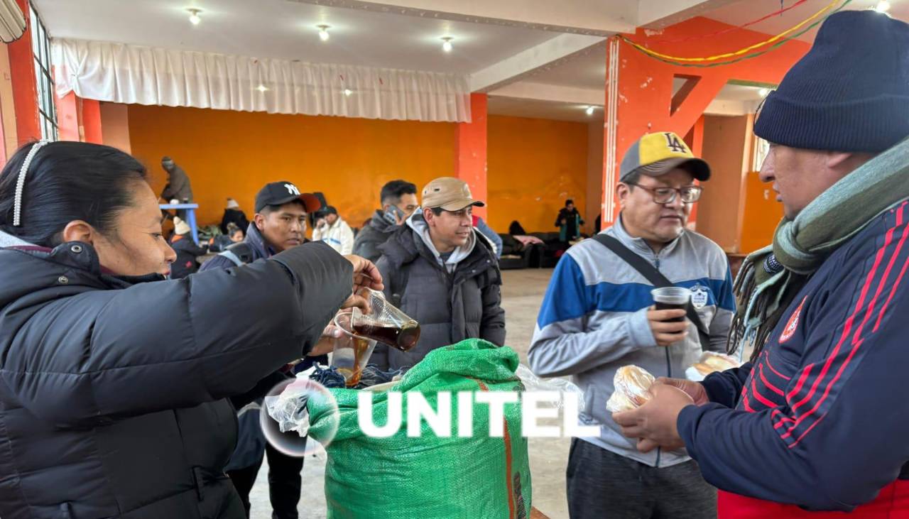 Los maestros llegan a Calamarca; marcharán hacia La Paz por el incremento salarial desde la tarde de este martes