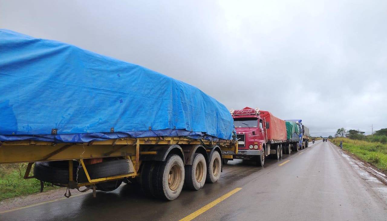 San Julián: Bloqueo en la ruta Santa Cruz-Beni cumple 33 días y transportistas aguardan solución al conflicto 