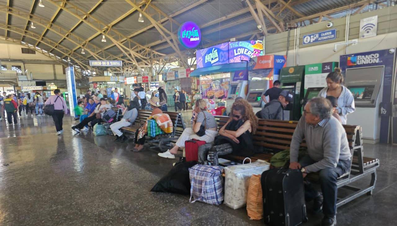 Comienzan a reanudarse las salidas de buses desde la Terminal de Cochabamba al interior del país