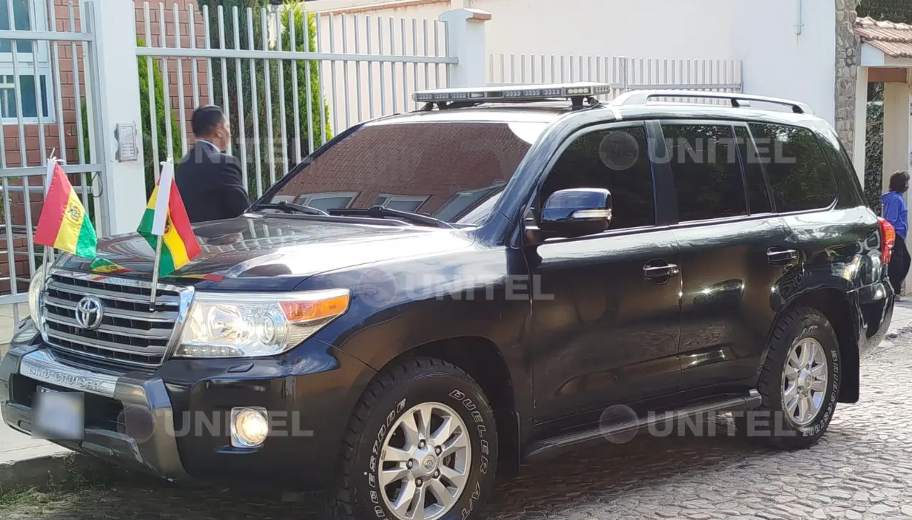 Con resguardo policial y junto a su familia, Rodrigo Paz es trasladado ALP para su posesión