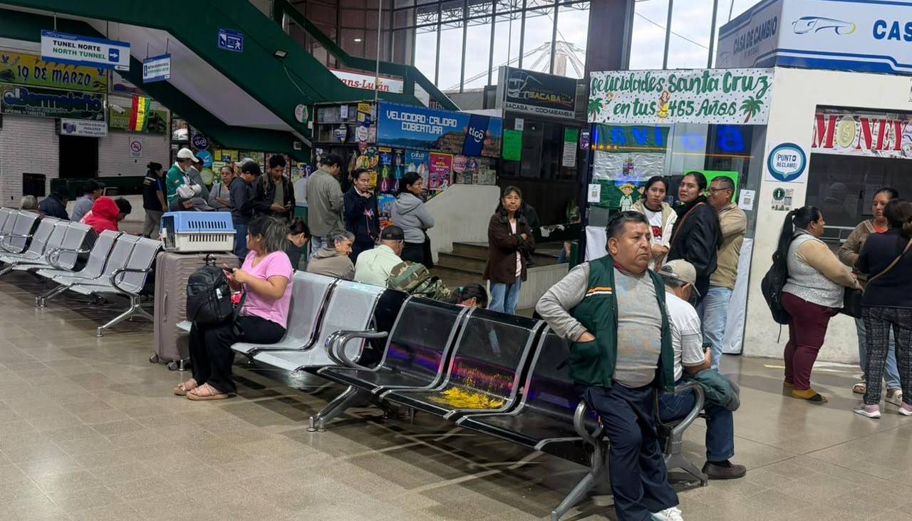 En medio de la polémica por el diésel, la Bimodal registra alta demanda de pasajes por el feriado largo en Santa Cruz