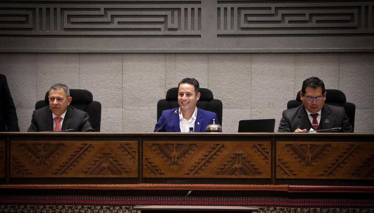 Asambleístas gritan “Lara dictador” en sesión que convocó para interpelar al ministro de Hidrocarburos