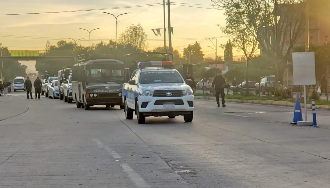 Contingente policial avanza hacia Parotani, sector bloqueado por mineros