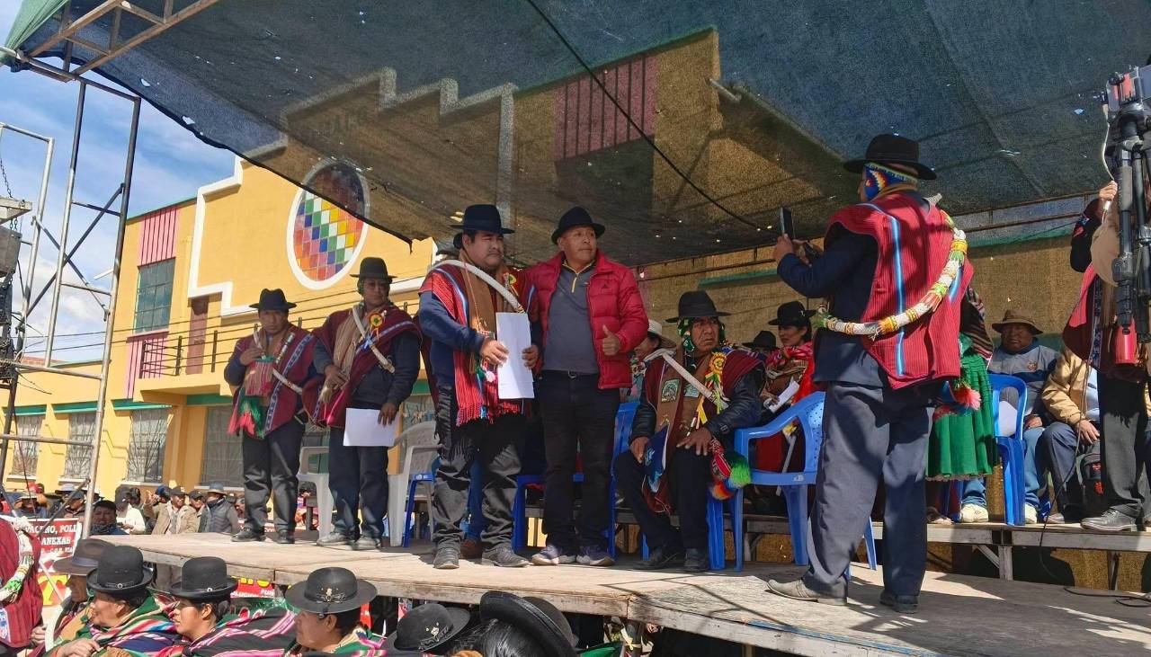 Arranca ampliado de campesinos de la provincia Ingavi; participa el dirigente de los Túpac, Vicente Salazar