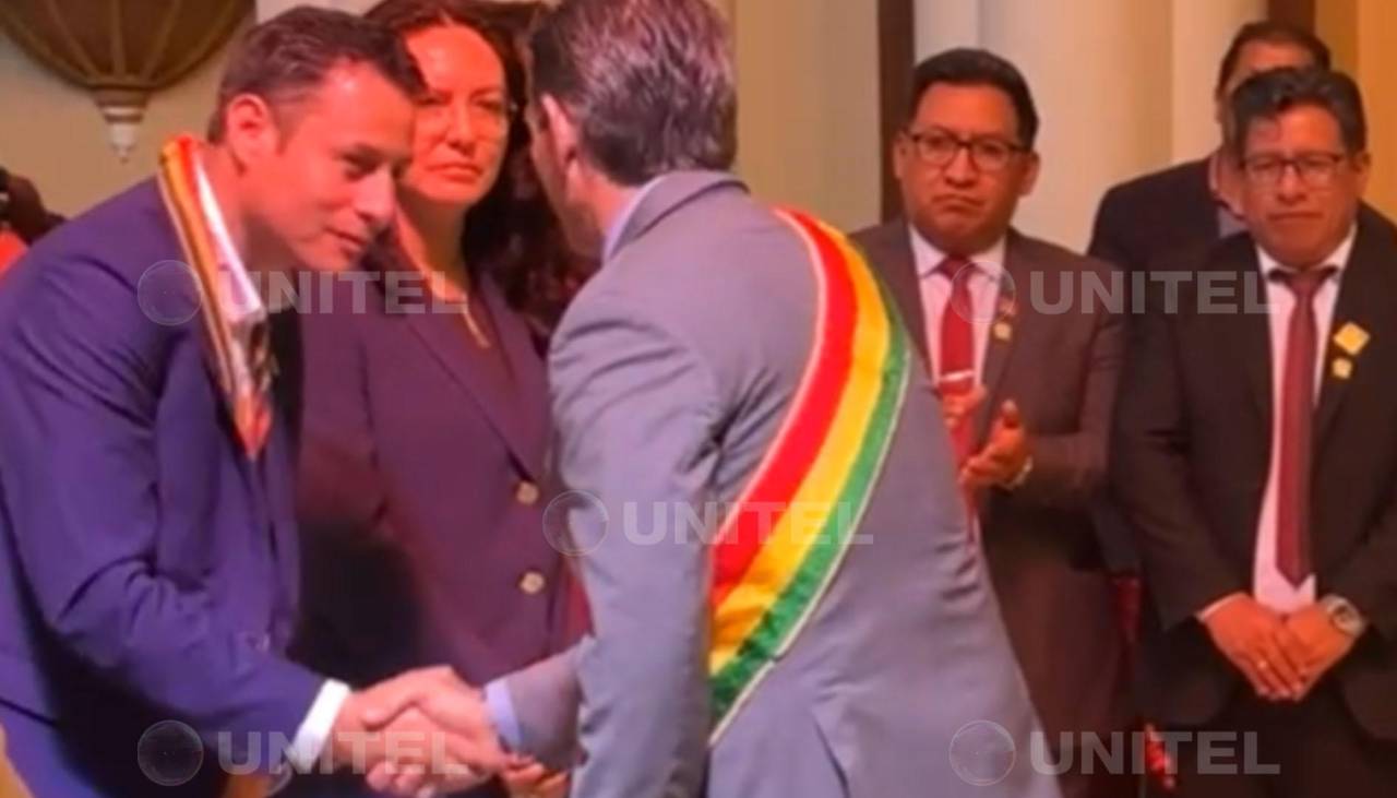 Un apretón de manos: Paz y Lara coinciden en el Te Deum por la gesta libertaria de Oruro