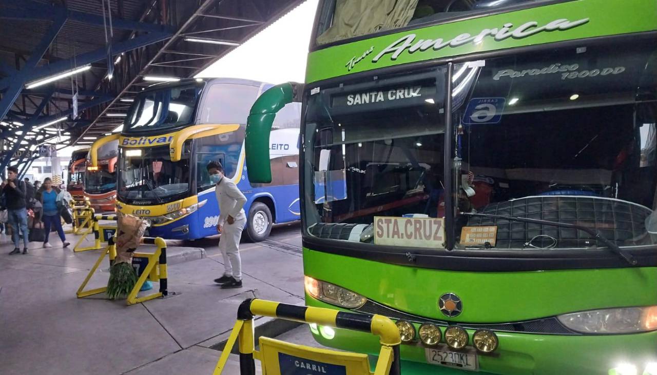 Sube el precio de los pasajes en al menos un 60% en la Terminal de Buses de Cochabamba