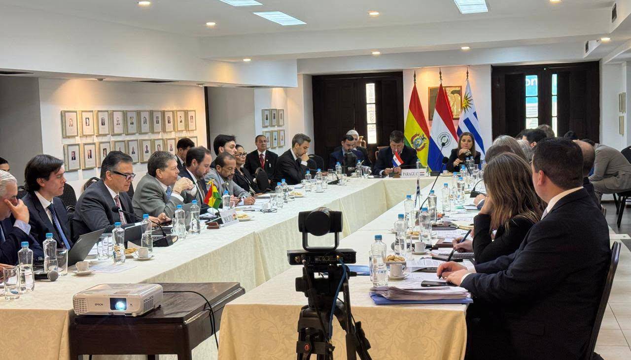Camacho: Reunión de Urupabol en Asunción impulsa proyectos en Puerto Busch y la Hidrovía Paraguay-Paraná