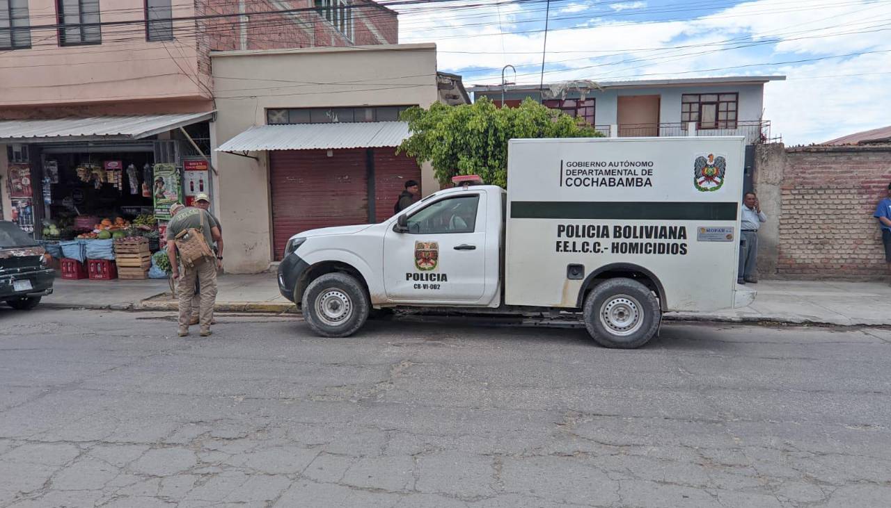 Hallan a dos personas sin vida dentro de una vivienda de Quillacollo; hay un aprehendido