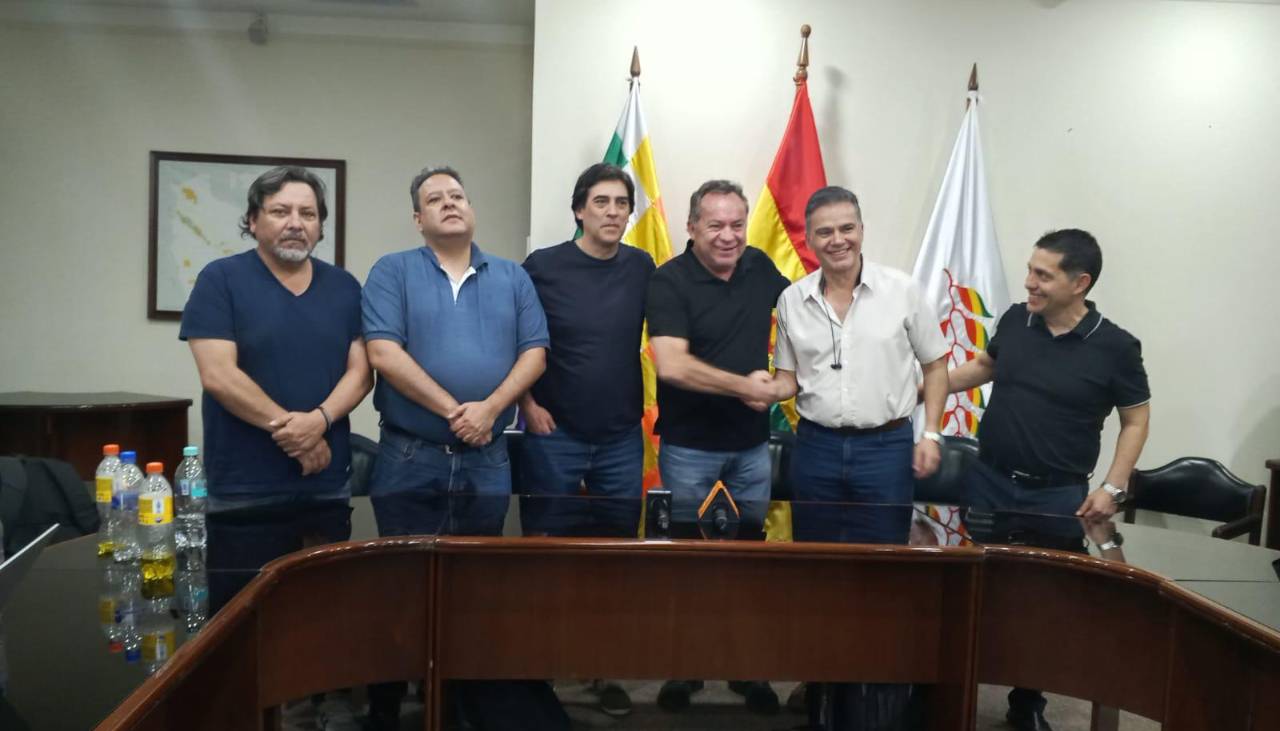 Tras reunión con el Gobierno, transportistas y cisterneros descartan paro por el precio del diésel