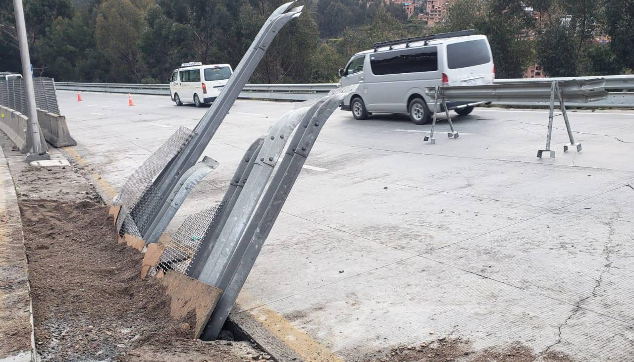 Cierran parte del carril de bajada de la autopista para reparar el sector del sifonamiento y se habilita desvío de 100 metros