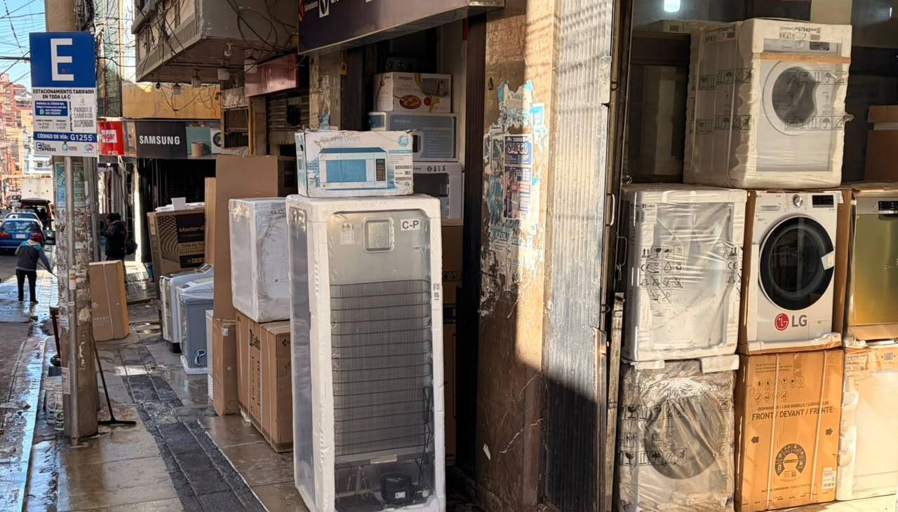 Comerciantes de La Paz reportan caída del 80% en sus ventas por variación en la cotización del dólar 