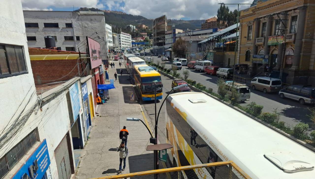 Filas en La Paz: YPFB anuncia despacho de 4,3 millones de litros de combustibles para abastecimiento