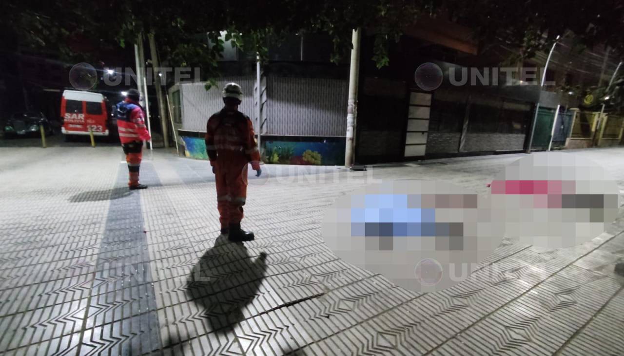 Hallan a dos hombres asesinados con múltiples puñaladas en el paseo La Recoleta de Cochabamba