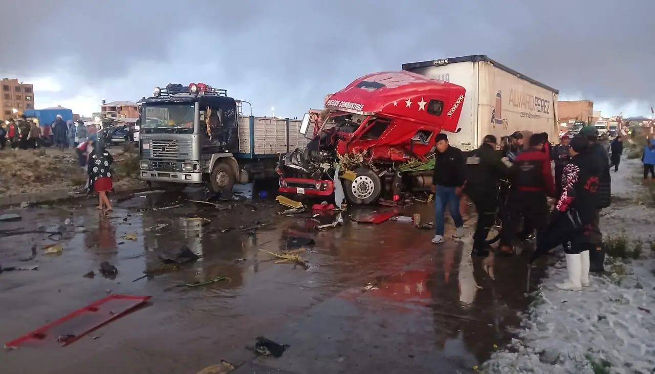 Emergencia en El Alto: Gasifican a personas que pretendían recoger billetes tras accidente de avión de la FAB