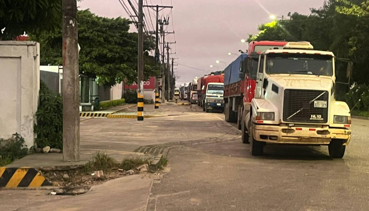 Falta de diésel golpea al agro y al transporte; YPFB advierte mayor presión en el sistema de abastecimiento