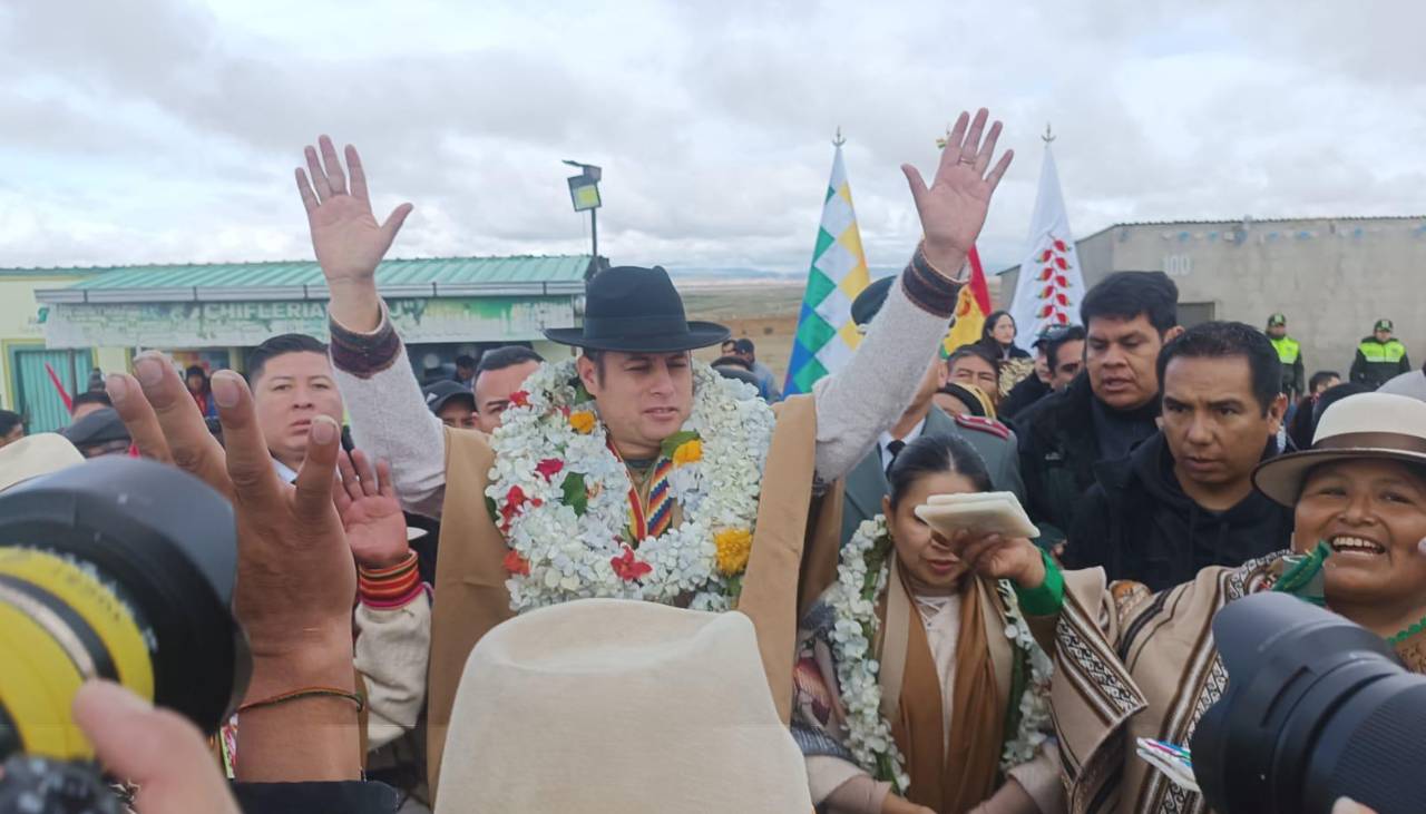 “Hay que nacer en Bolivia para entender la patria”, dice Lara en referencia al presidente Rodrigo Paz