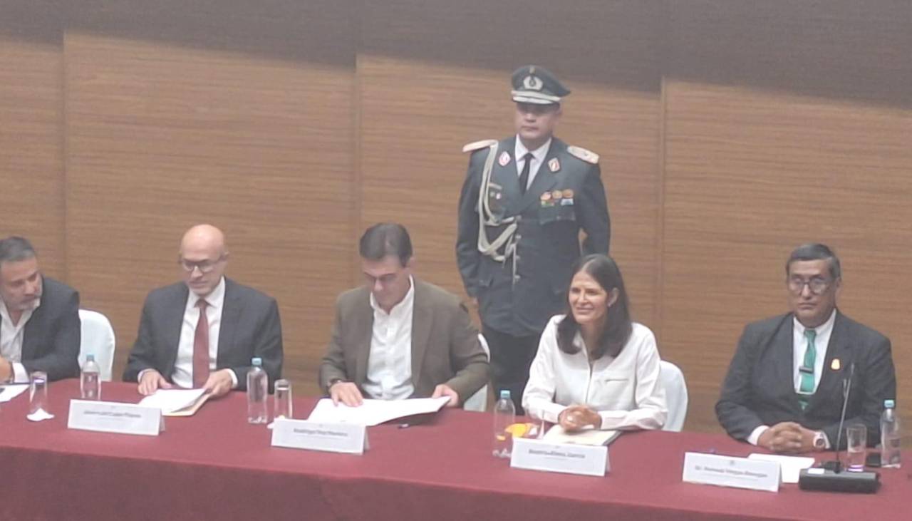 Gobierno anuncia firma de un convenio con seis universidades por “la ciudadanía digital y la revolución tranca cero”