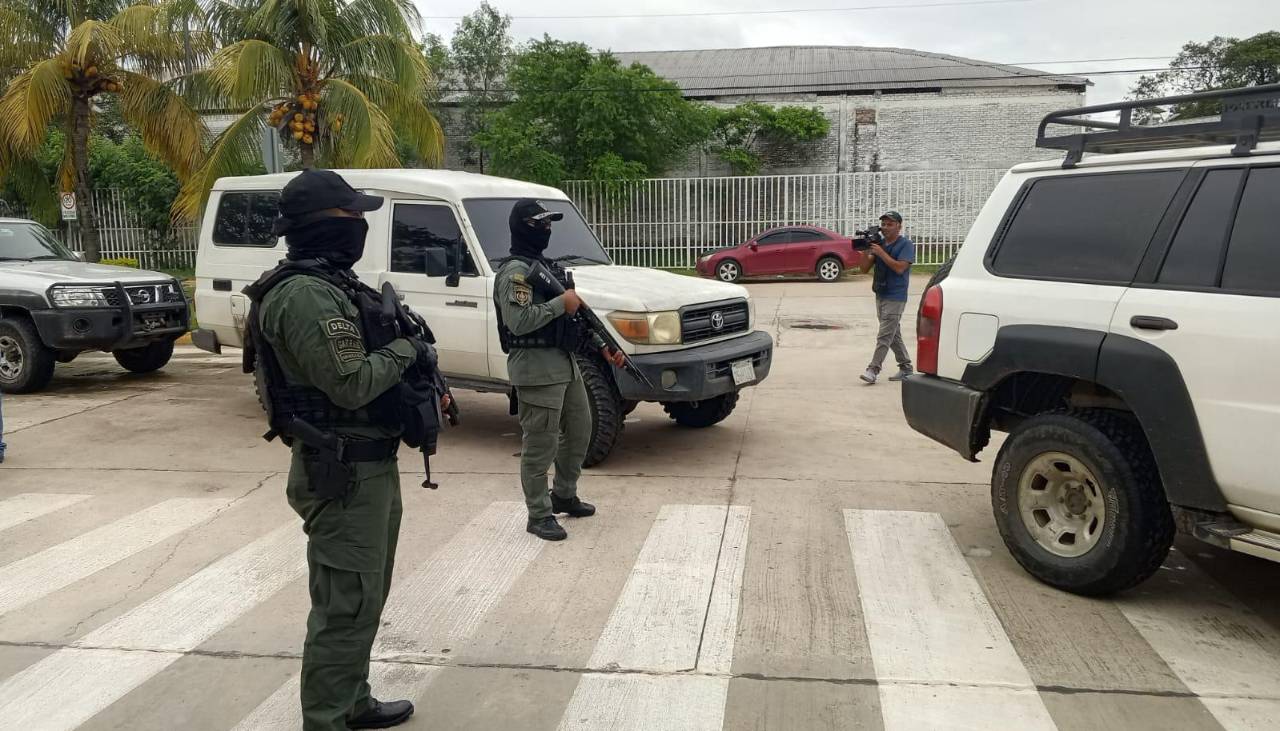 Defensa de Mariaca denuncia secuestro de documentación de los casos oro y gasolina basura de la casa del investigado