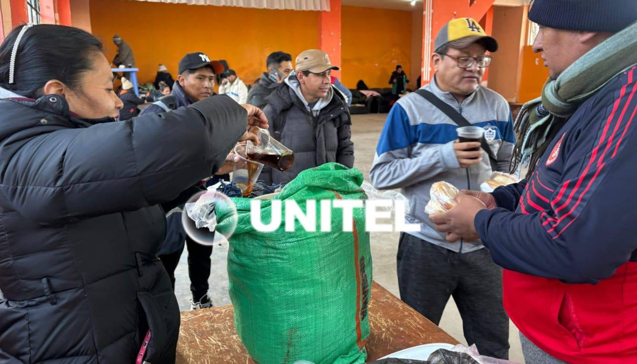 Los maestros llegan a Calamarca; marcharán hacia La Paz por el incremento salarial desde la tarde de este martes