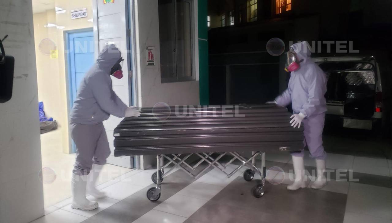 Una mujer que estaba por festejar Comadres muere tras caer desde el piso nueve de un edificio