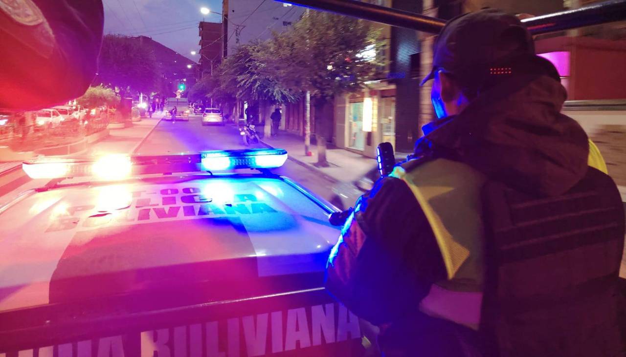 Tragedia familiar: El papá fallece y la mamá y sus hijos quedan heridos tras caída de un vehículo a un barranco