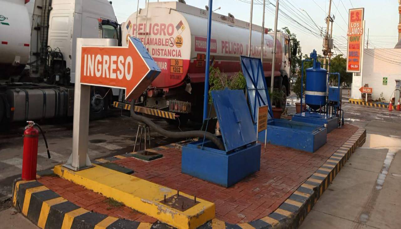 Los surtidores cierran hasta 400 horas por falta de combustible pues reciben 30% menos, denuncia Asosur