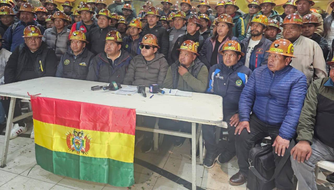 Cooperativistas mineros de La Paz advierten con bloqueos de carreteras si el Gobierno no atiende sus demandas