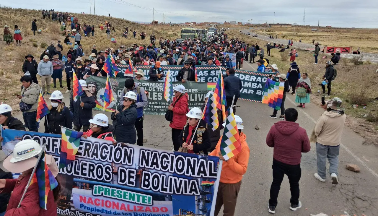 Sectores evistas parten desde Caracollo en la marcha contra el Gobierno