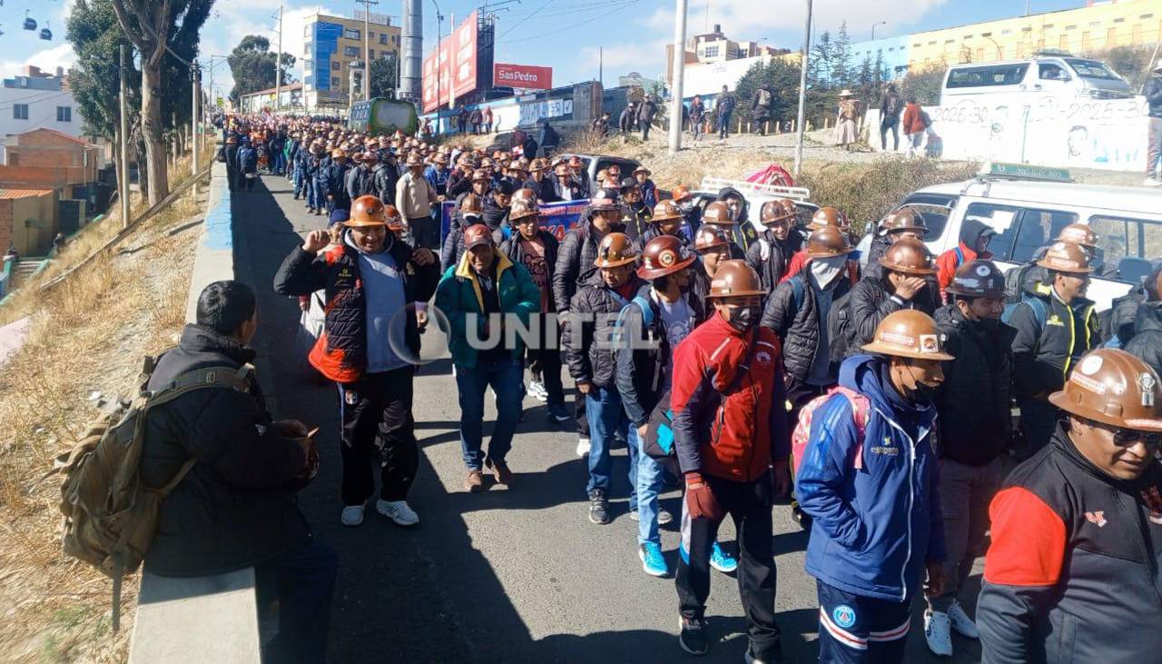 Mineros sindicalizados se movilizan en La Paz contra los avasallamientos y urgen atención del Gobierno