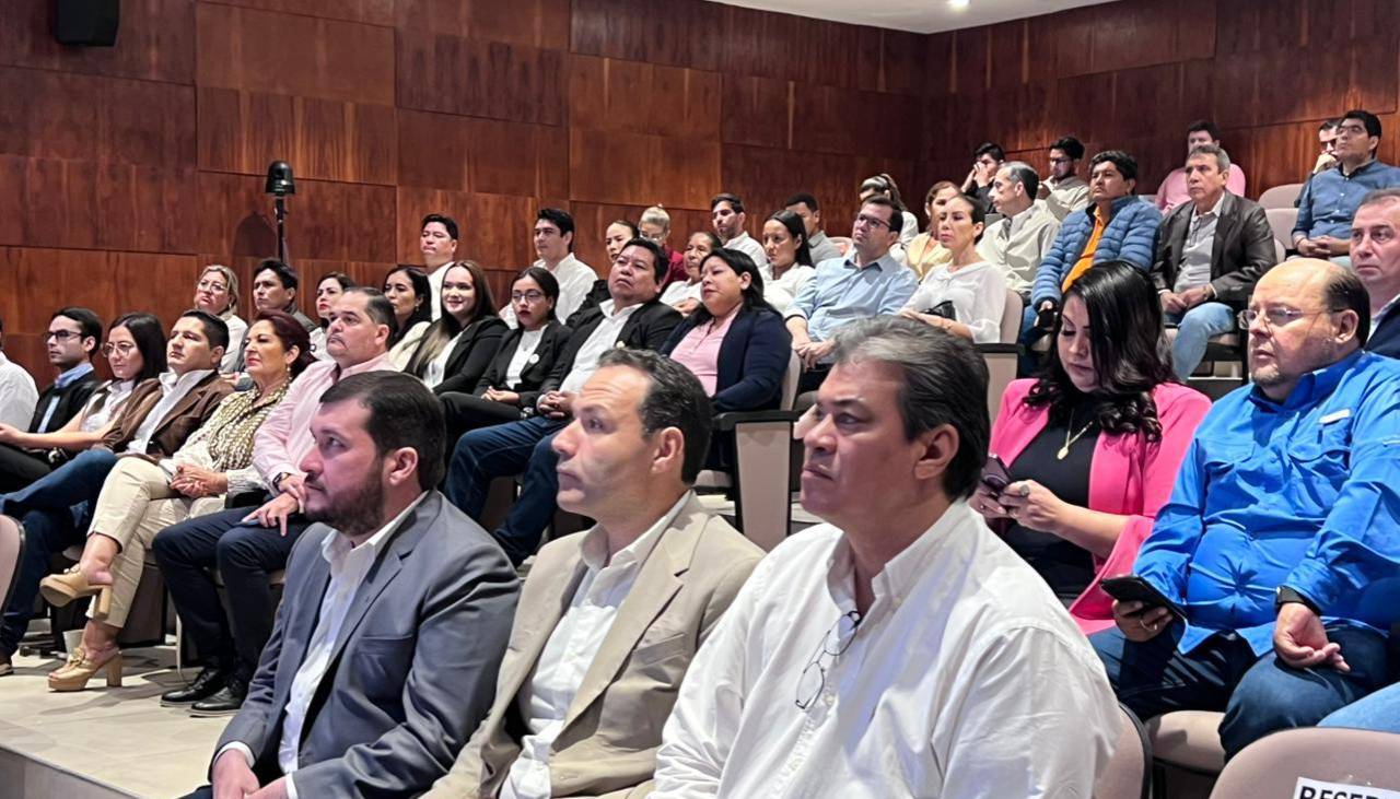 Parlamentarios electos cruceños y comité cívico trazan la ruta para aprobar normas y fortalecer la autonomía