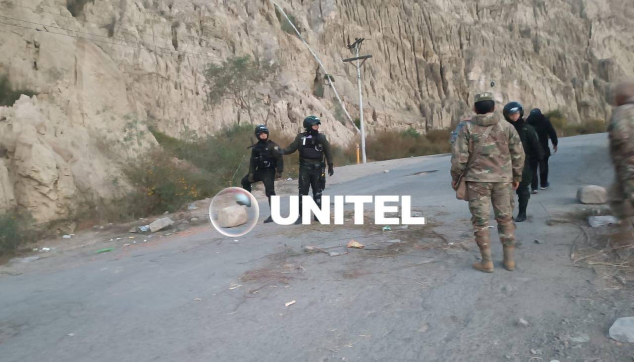 En vivo: Policía avanza en desbloqueo; reportan personas arrestadas y un efectivo herido