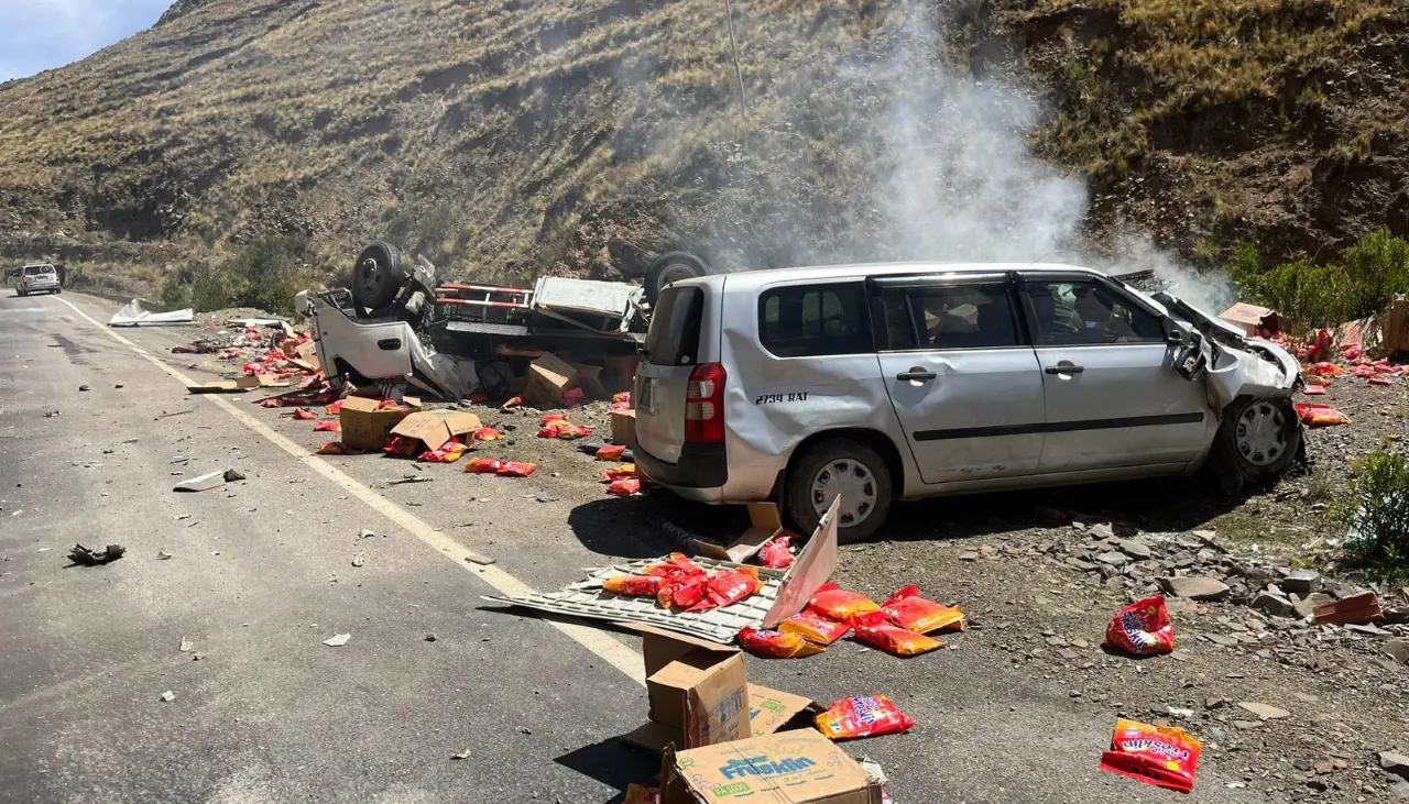Siete personas mueren en un accidente por invasión de carril en una carretera de Potosí 