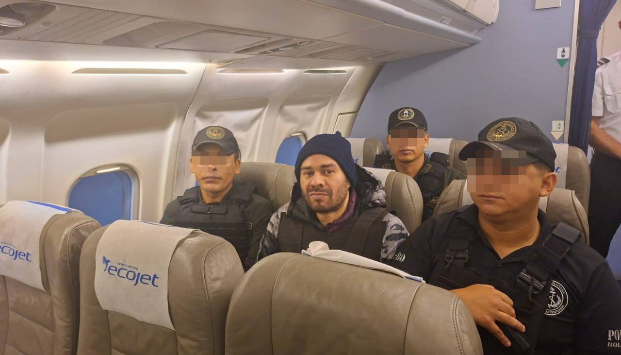 Trasladan a Chonchocoro y bajo fuerte resguardo policial a reo brasileño de alta peligrosidad