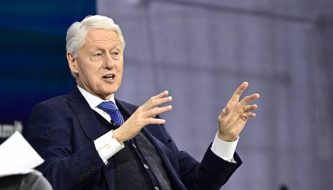 El expresidente de EEUU Bill Clinton es hospitalizado con fiebre