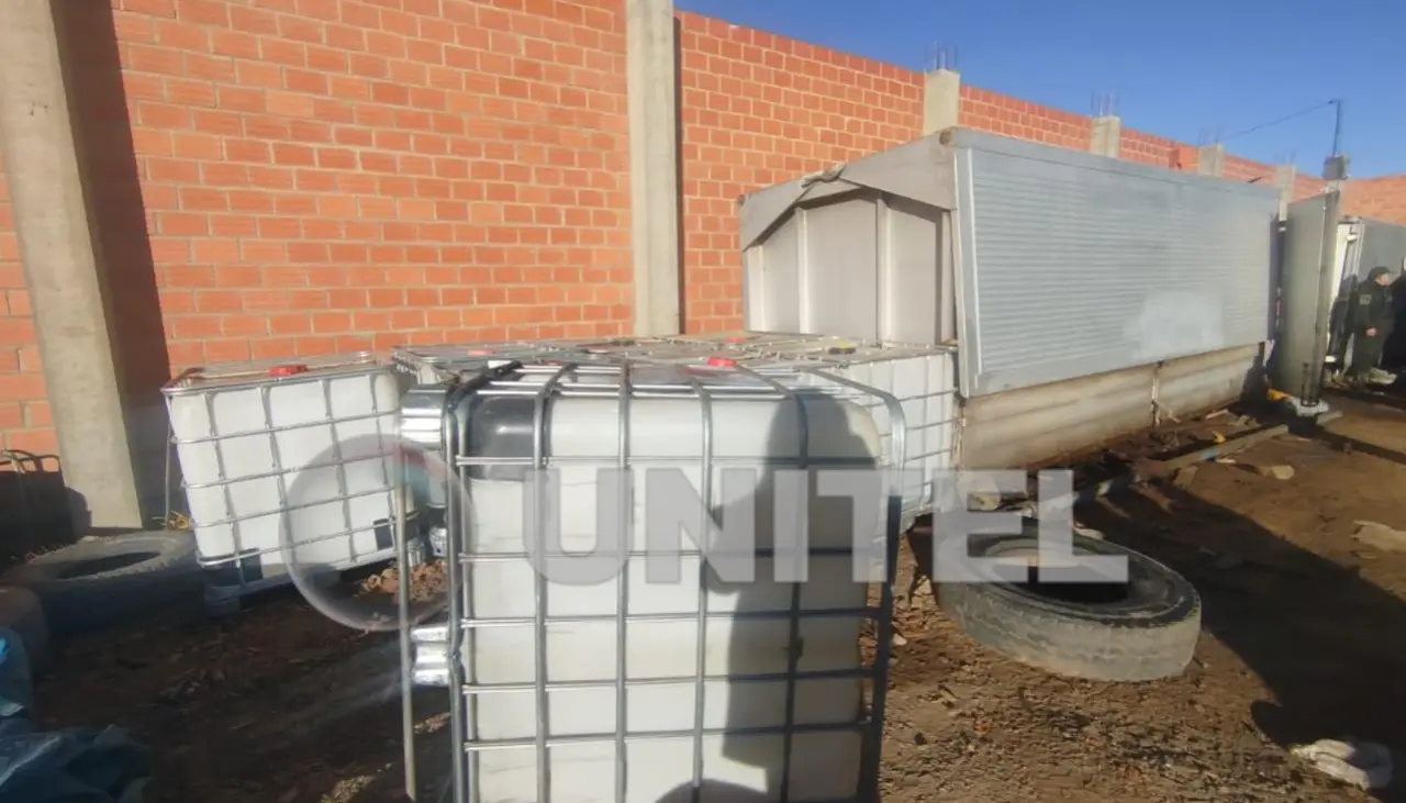 Allanan inmueble en El Alto donde acopiaban ilegalmente 22.000 litros de combustible