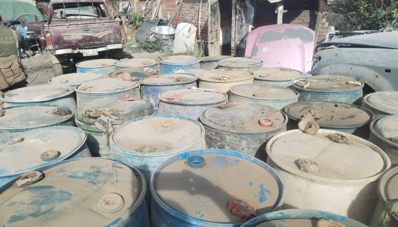 Hallan más de 8.000 litros de diésel acopiado dentro de un taller en Quillacollo, hay dos aprehendidos