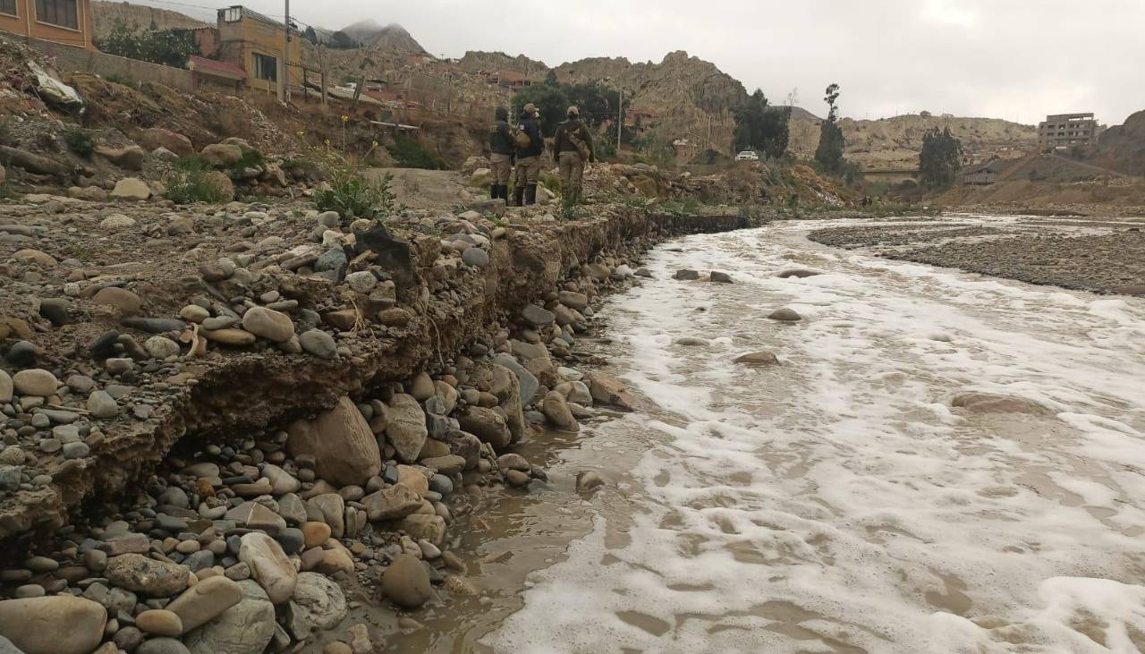 Mujer con alzhéimer es hallada muerta y sin ropa a orillas de un río en La Paz, reporta la Policía