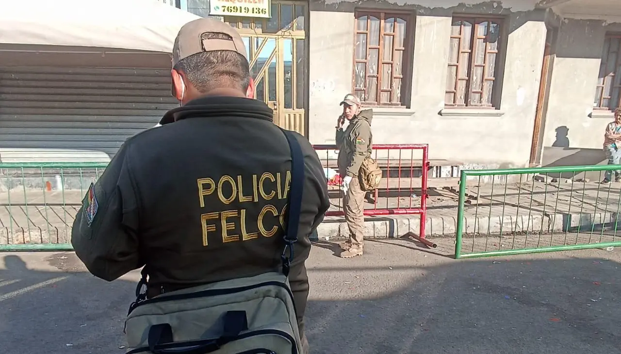 Tragedia: Hallan a cuatro personas sin vida dentro de una casa, incluido un hombre que llegó a ayudar con un parto