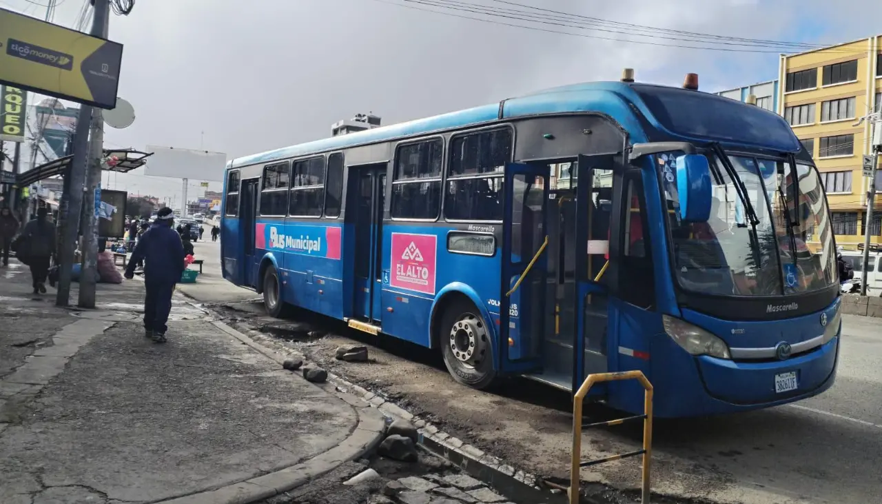 “Hasta que se garantice el combustible”, el Bus Municipal de El Alto suspende sus operaciones desde el lunes