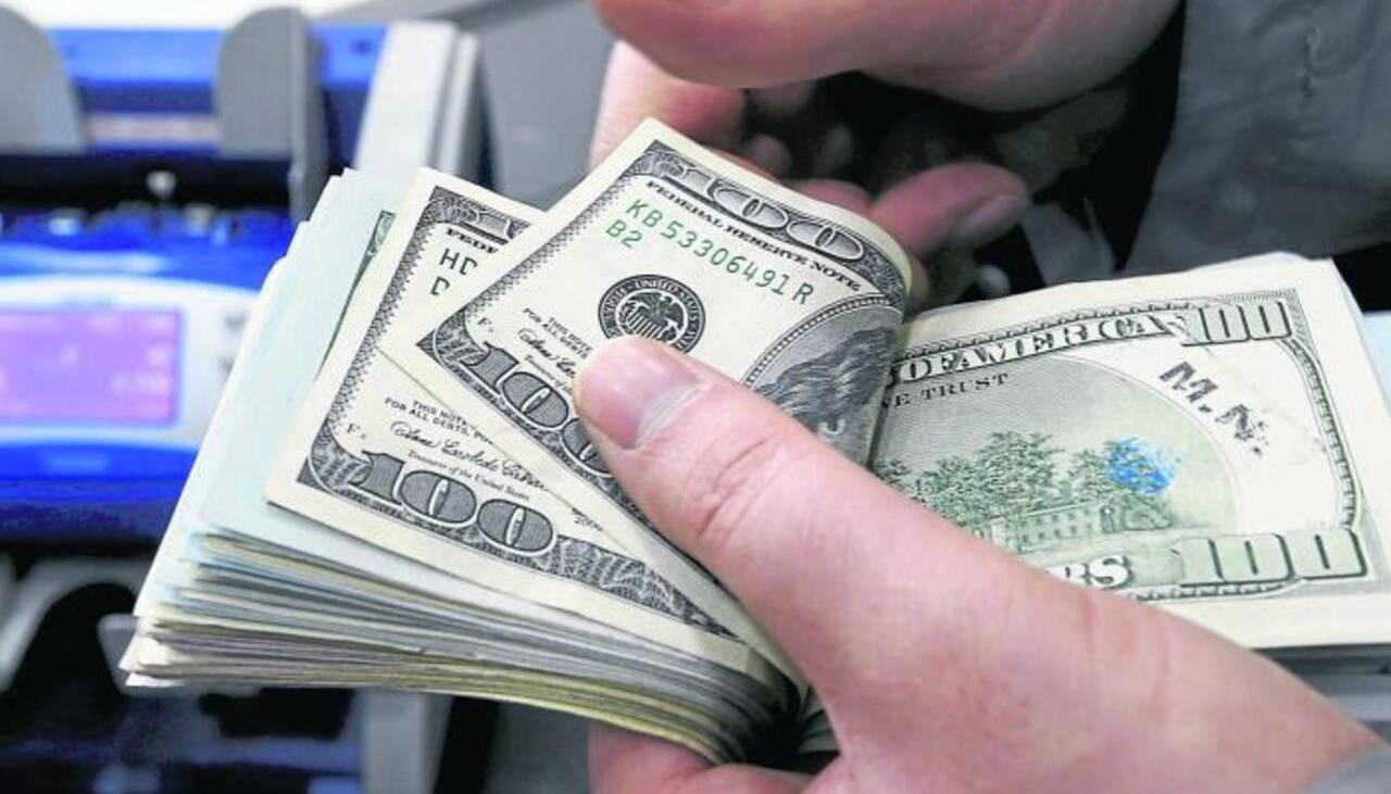 Un nuevo descenso en la cotización del dólar oficial: ¿En cuánto se cotiza para este fin de semana? 