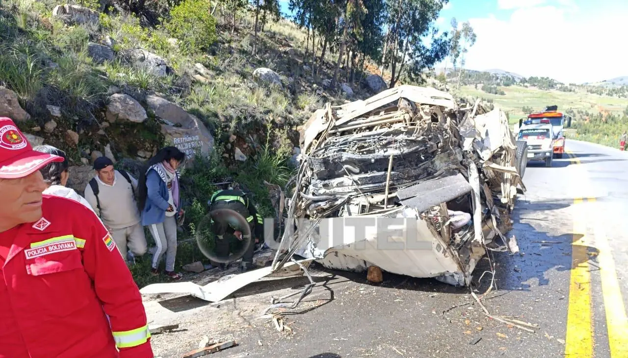 Choque de cuatro vehículos deja al menos dos fallecidos en ruta a Sacaba