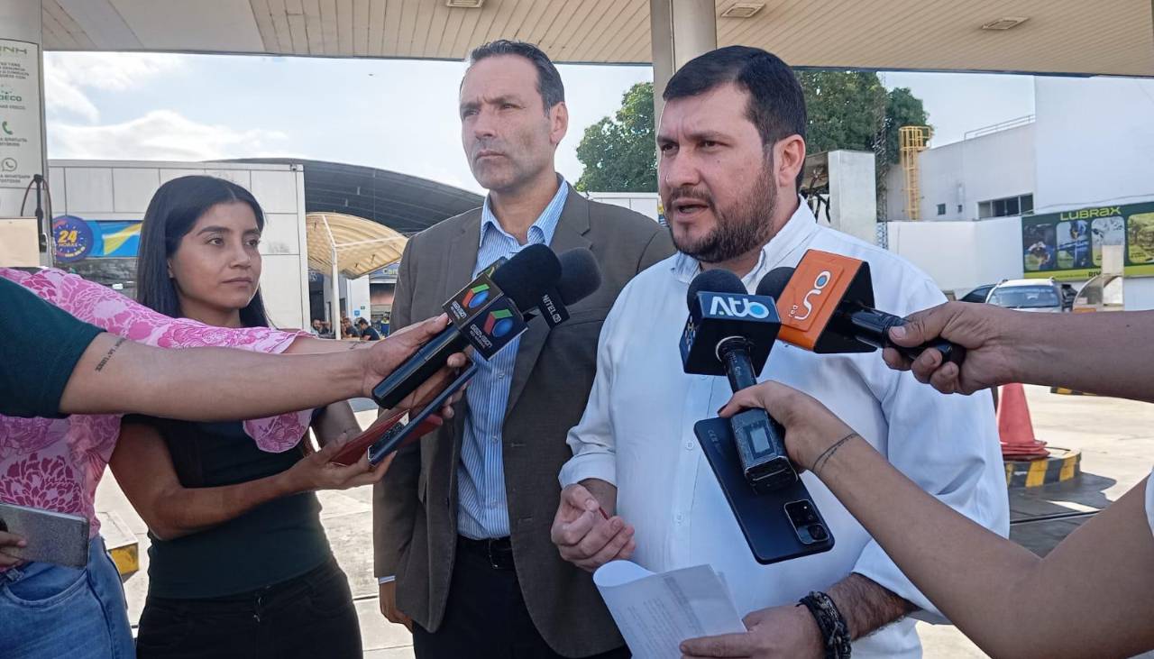 Cívicos convocan al presidente de YPFB “para que explique” el desabastecimiento de combustible 