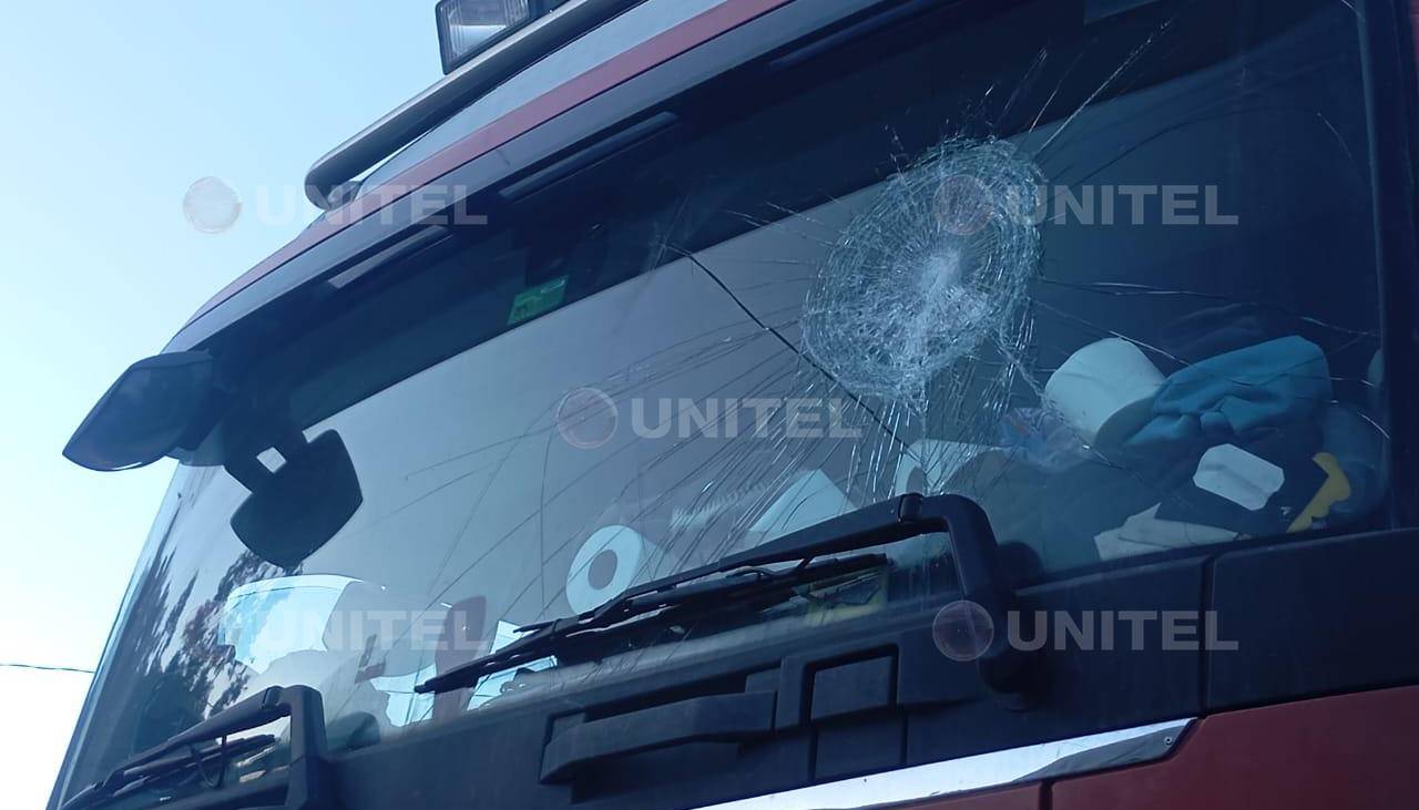 “Nos esperaron con dinamita y nos apedrearon”, conductores denuncian ataque y retención en Llavini, ruta Oruro-Cochabamba