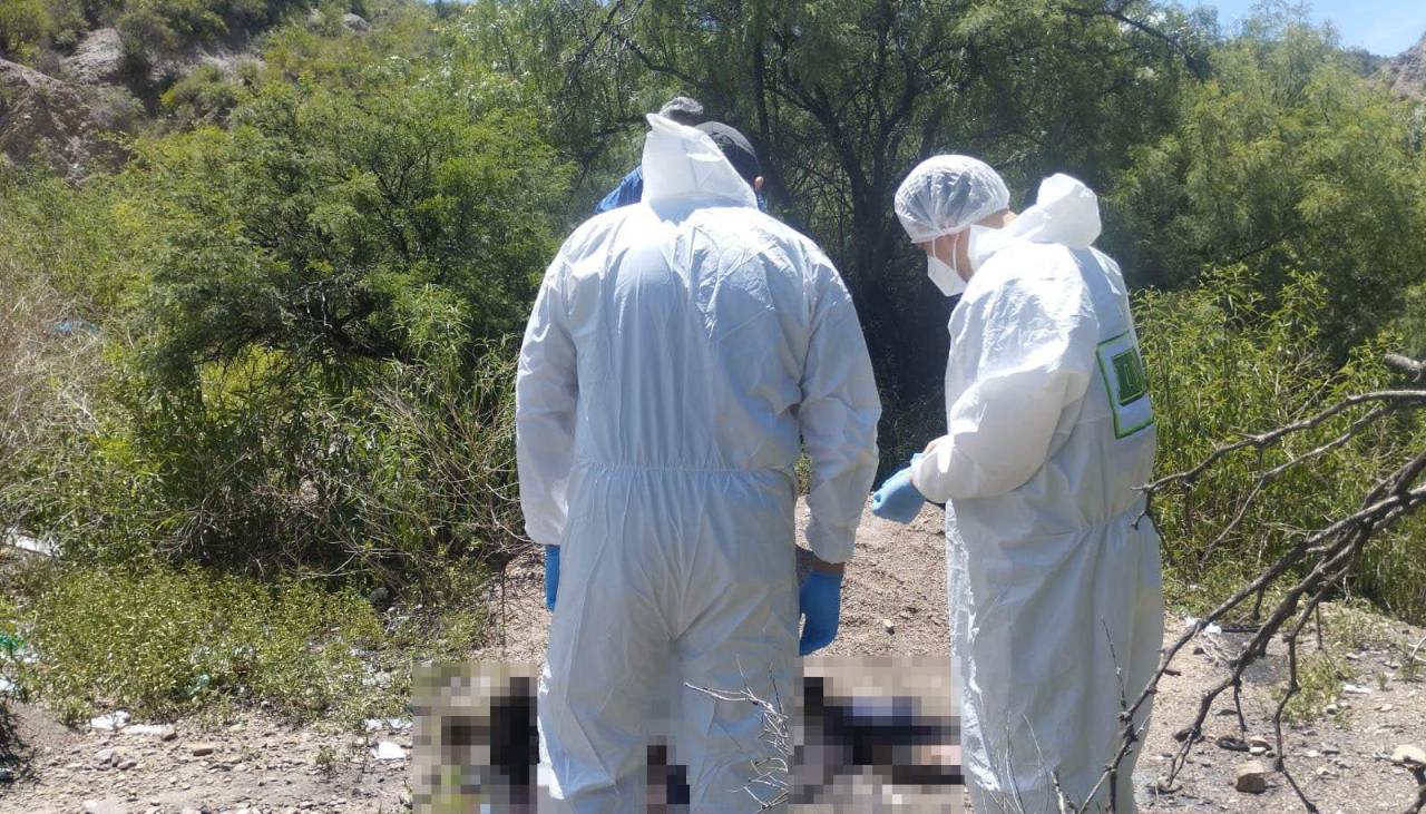 Se presume que hombre hallado en una carretera fue asesinado y luego intentaron quemarlo para ocultar la evidencia