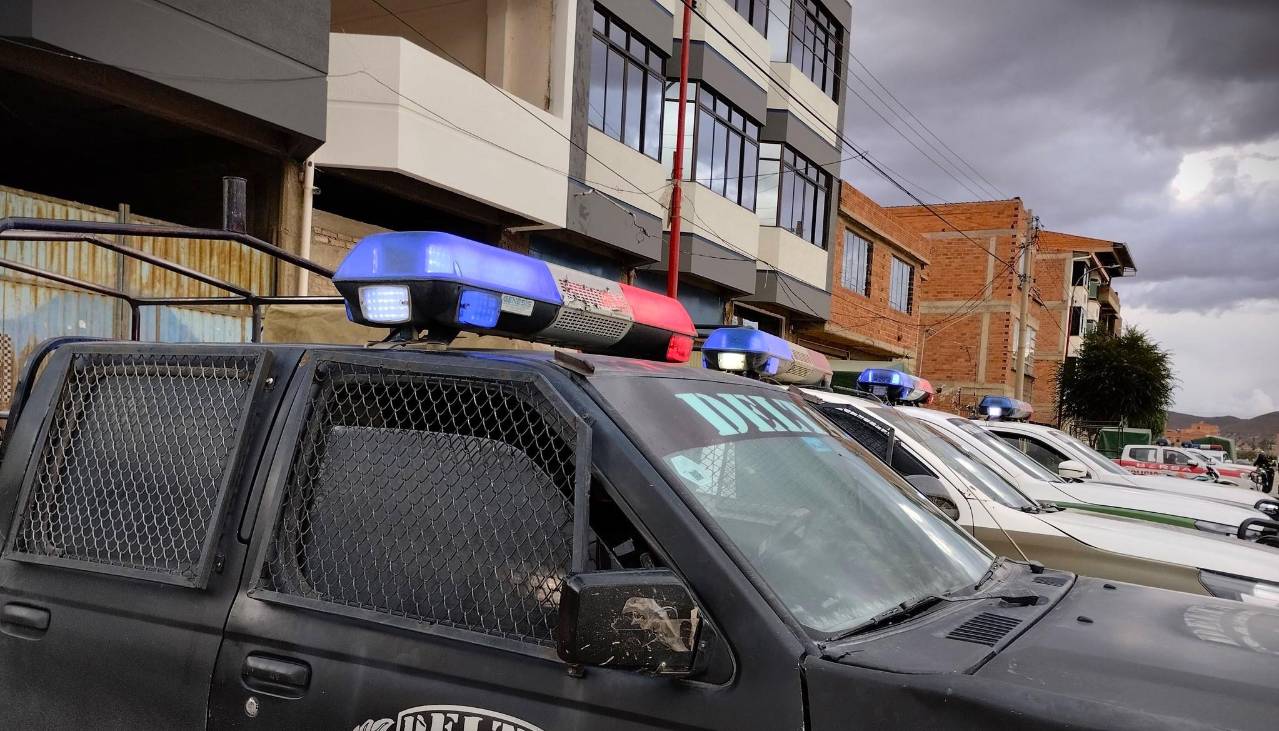 Dictan detención preventiva para un militar y un civil por portar 348 frascos de mercurio en La Paz, reporta la Policía 