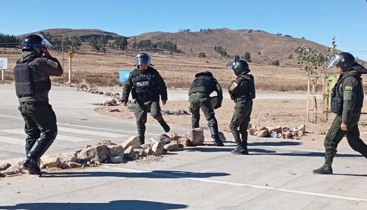 Legisladores piden aprehender a quienes convocan a movilizaciones pese al Estado de Excepción