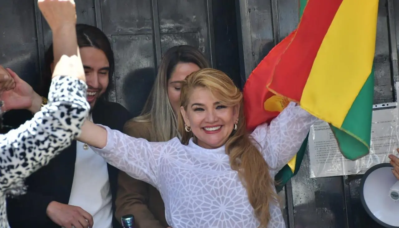 “Ha sido muy doloroso”, dice Añez, pero afirma que no se arrepiente de “haber servido a la patria”